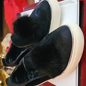 Wishbone Collection Pom Pom Slip-Ons